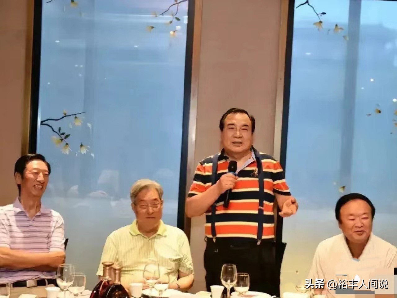 富豪明星聚会_饭局门毕福剑_毕福剑李晓华合照