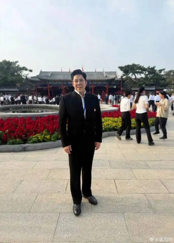 霍震霆 家国情怀 霍氏家族 参与国家重大活动_霍震霆：父子同场见证盛事是一种光荣_霍震霆 霍启刚 霍启山 参与抗战胜利纪念阅兵仪式
