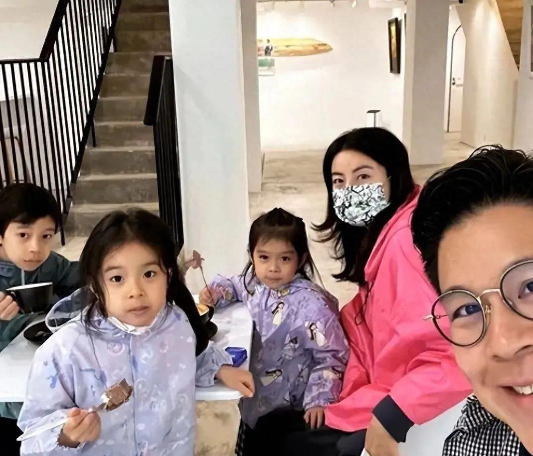 霍家三代贡献_霍震霆香港紫荆勋章_霍震霆：父子同场见证盛事是一种光荣