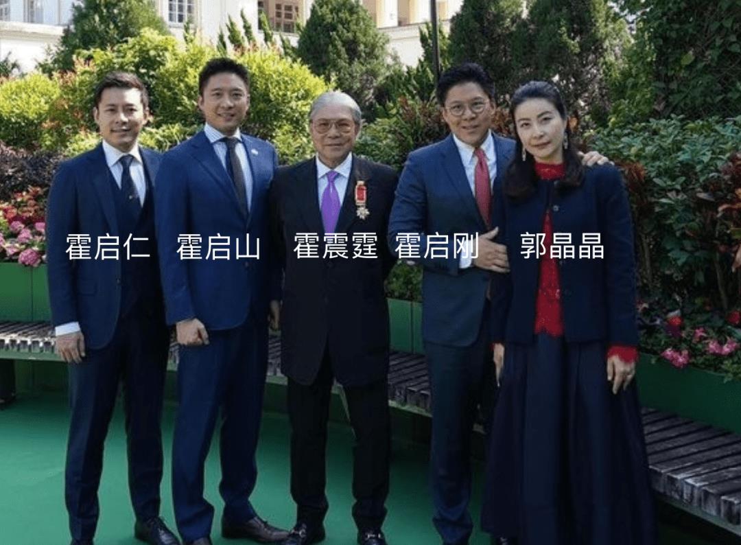 霍家三代贡献_霍震霆：父子同场见证盛事是一种光荣_霍震霆香港紫荆勋章