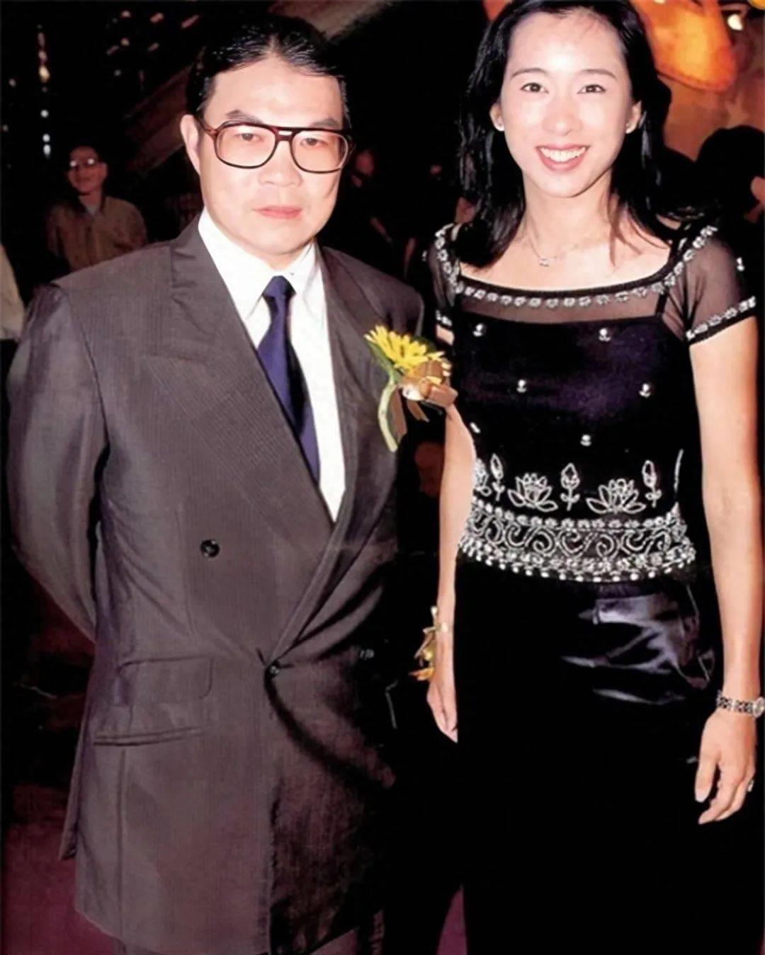霍震霆香港紫荆勋章_霍震霆：父子同场见证盛事是一种光荣_霍家三代贡献