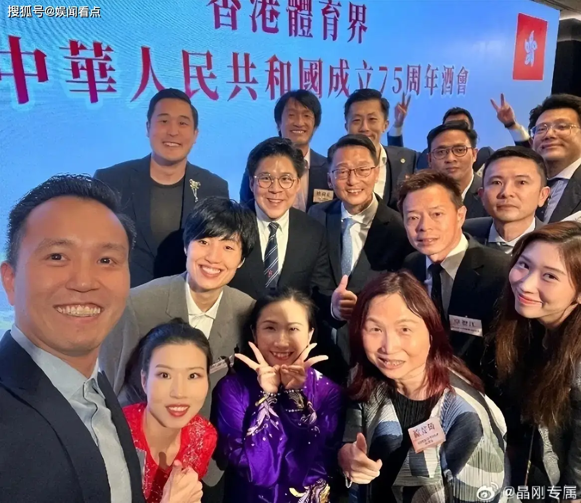 国庆霍震霆父子齐聚_霍震霆：父子同场见证盛事是一种光荣_郭晶晶金牌借出博物馆