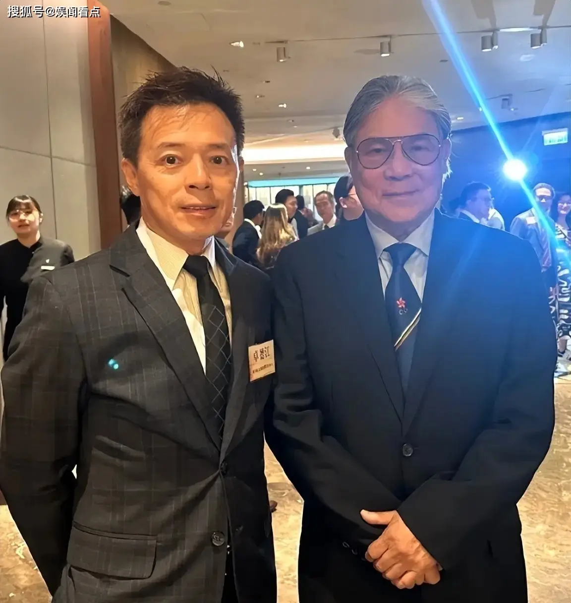 国庆霍震霆父子齐聚_霍震霆：父子同场见证盛事是一种光荣_郭晶晶金牌借出博物馆