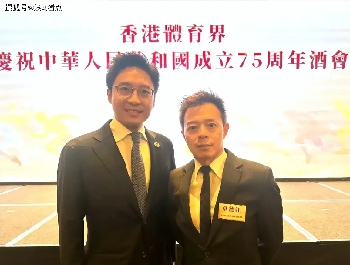 霍震霆：父子同场见证盛事是一种光荣_郭晶晶金牌借出博物馆_国庆霍震霆父子齐聚
