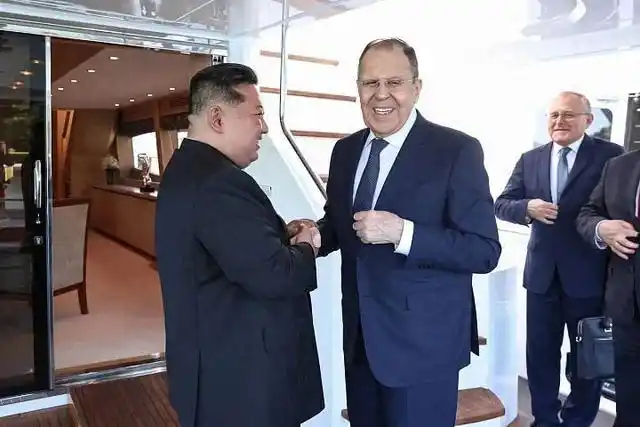 1小时单独交流后 普京邀金正恩访俄_俄罗斯外长拉夫罗夫访问朝鲜_金正恩会见拉夫罗夫
