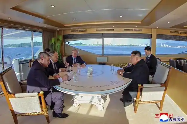 1小时单独交流后 普京邀金正恩访俄_金正恩会见拉夫罗夫_俄罗斯外长拉夫罗夫访问朝鲜