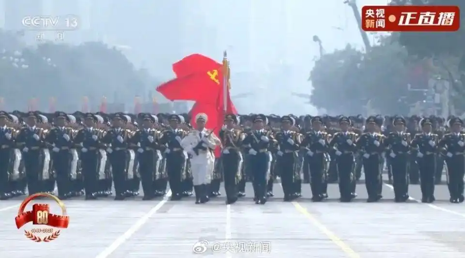 特朗普称看了九三阅兵：很精彩很震撼_抗战胜利80周年阅兵 美国总统特朗普 观看阅兵式