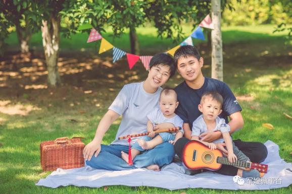 军嫂罗嵘 军人妻子_军嫂罗嵘 故事_军嫂盯着徒步方队找丈夫迷糊了