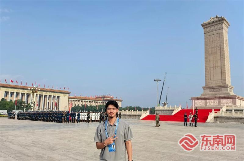 何将斌何将华气球放飞技术保障_九三阅兵8万只气球最后都去哪了_8万只可降解气球天安门广场腾空