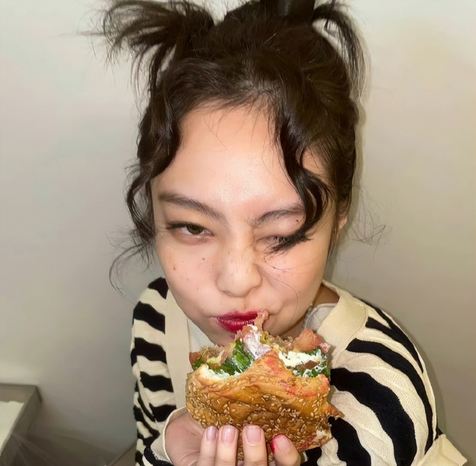 权志龙崔胜贤恋情_权志龙金珍妮分手BTS金泰亨恋情_权志龙亲友内涵金珍妮事件