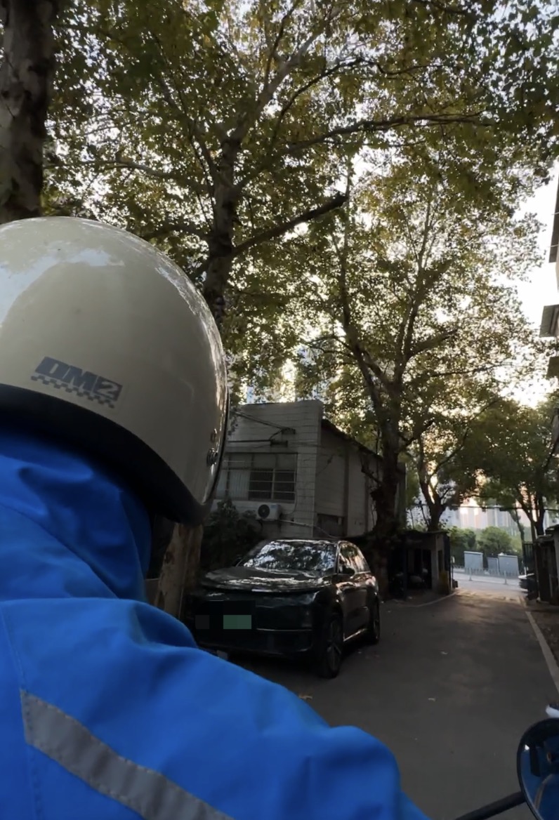外科医生兼职骑手_业余外科医生_年轻外科医生送外卖