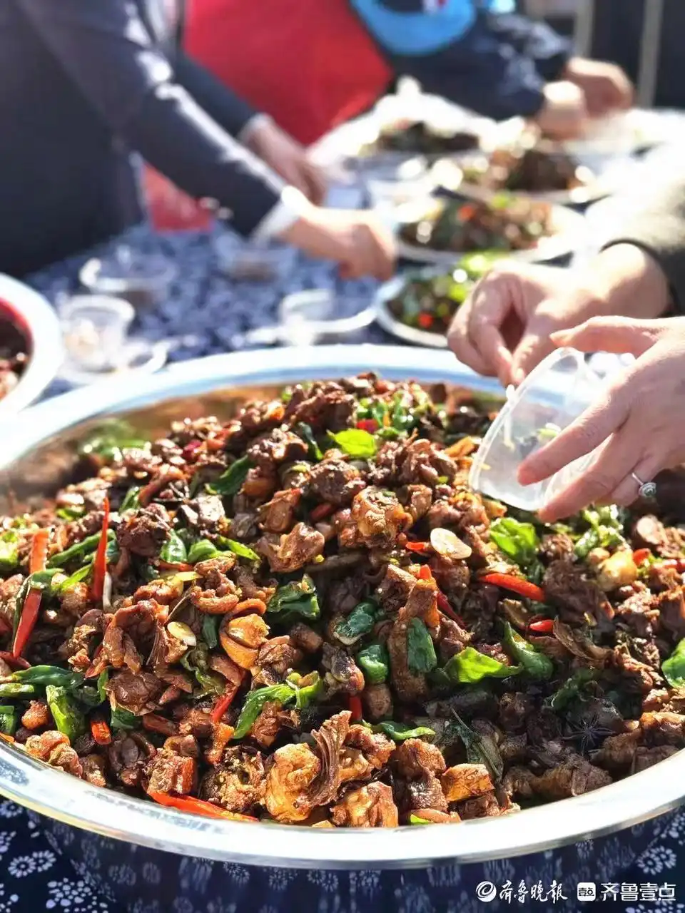 辣子鸡 奔百亿——枣庄这道餐桌“硬”菜冲刺百亿级富民大产业