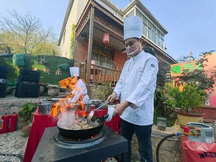 枣庄辣子鸡月饼火了_枣庄辣子鸡产业发展_枣庄地标美食IP打造