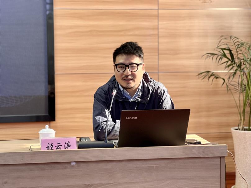 （澎湃新闻长三角运营中心总负责人姬云涛授课）
