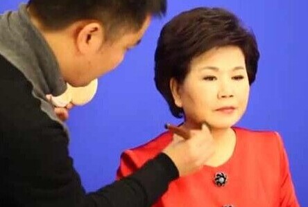 网曝央视退休主播邢质斌现身 参加某富商父亲寿宴
