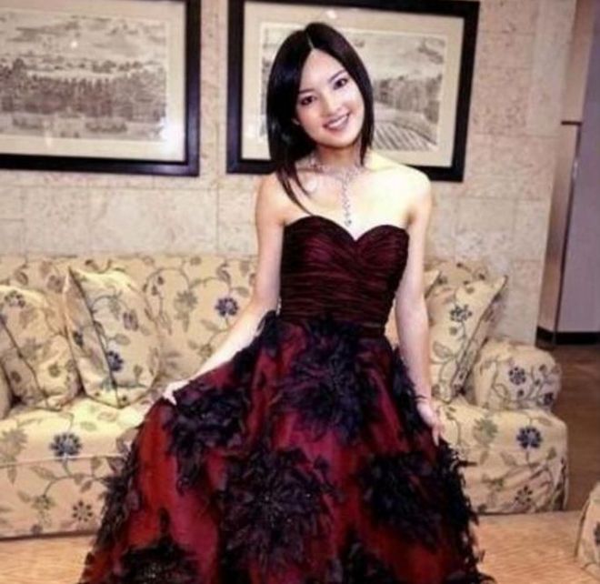 她是中国最美公主，爸爸副国级，爷爷更厉害，十足的红三代