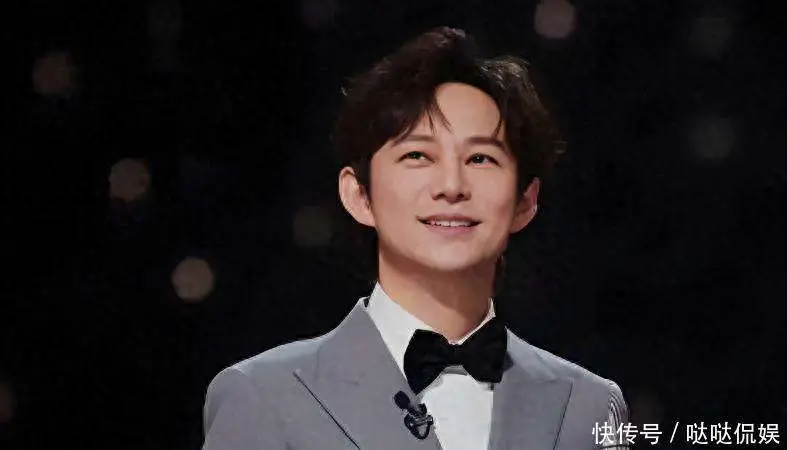 何炅回应衰老焦虑:准备再干三四十年_何炅视力下降老花眼_51岁何炅谈衰老焦虑