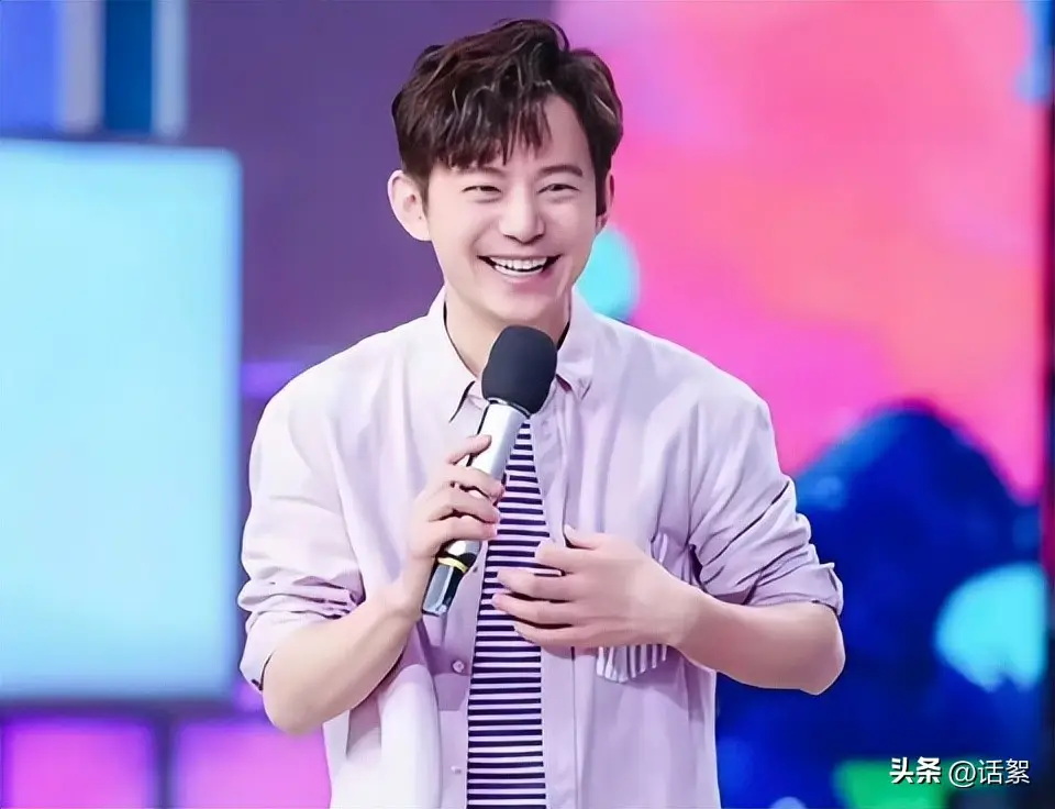 何炅回应衰老焦虑:准备再干三四十年_何炅害怕衰老的焦虑_何炅三十年主持生涯回顾
