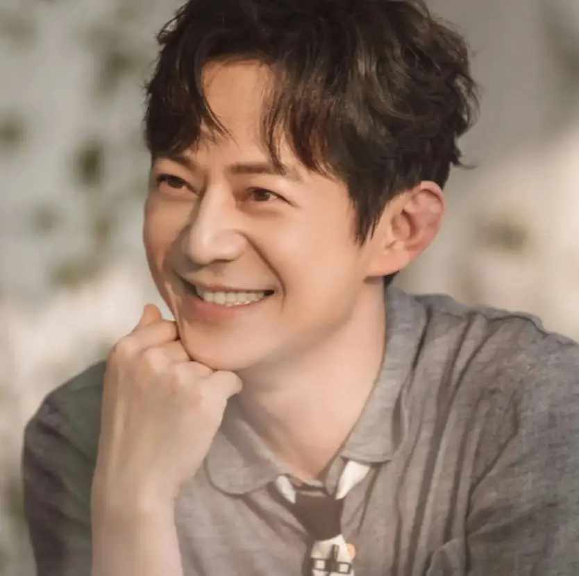 何炅回应衰老焦虑：准备再干三四十年_何炅变老_何炅中年困境