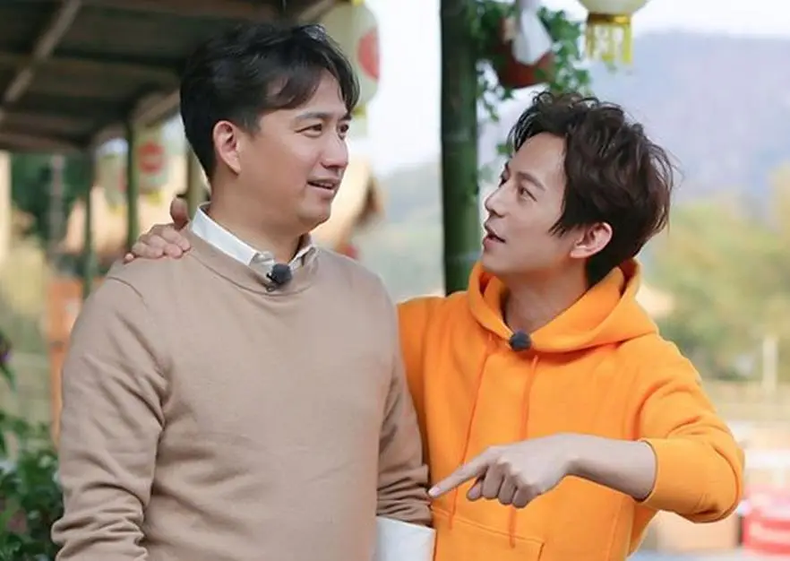 何炅回应衰老焦虑：准备再干三四十年_何炅中年困境_何炅变老