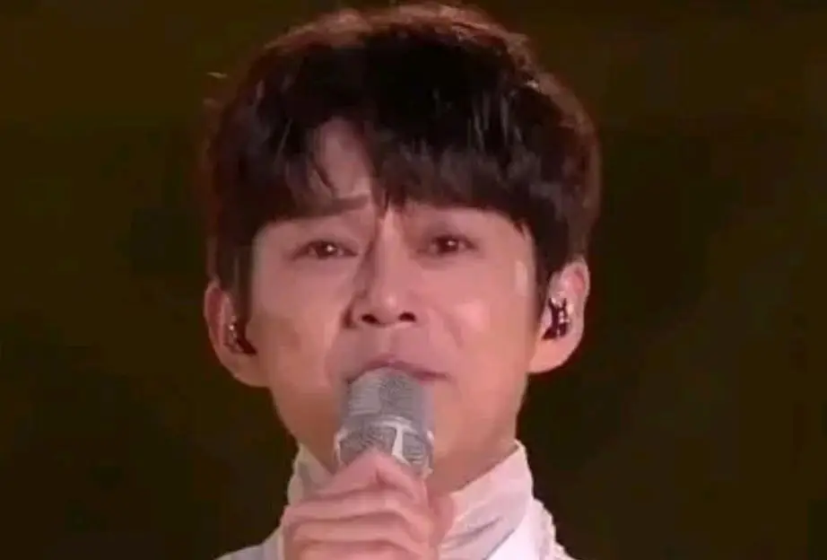 何炅变老_何炅中年困境_何炅回应衰老焦虑：准备再干三四十年