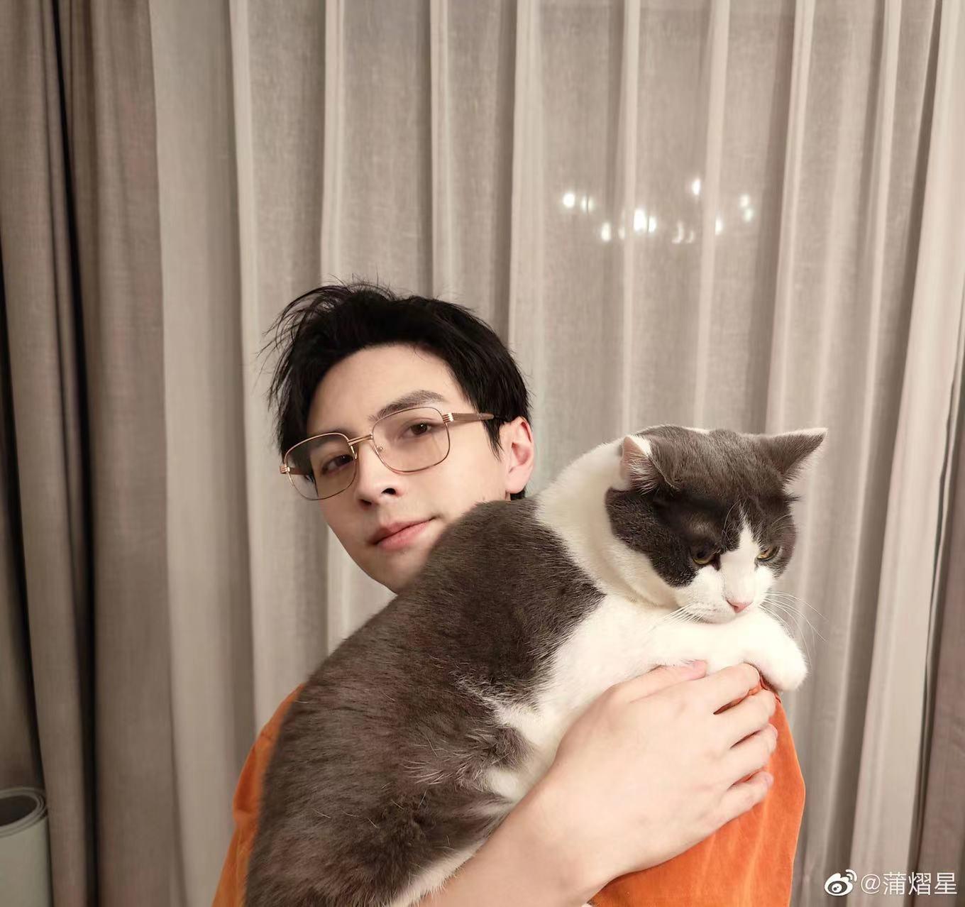 娱乐圈再现翟天临2.0?本人回应打脸众人,却被女友拖了后腿……