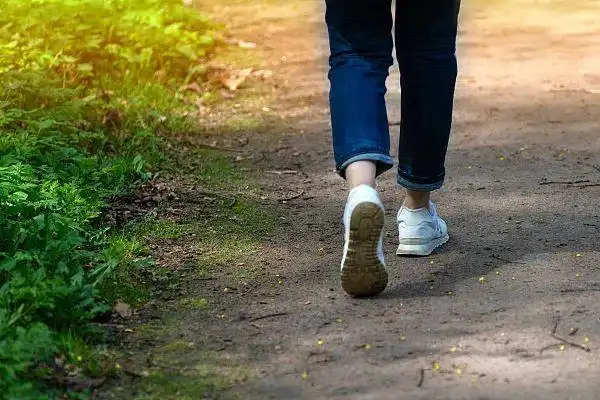 每天走一万步会更加健康吗？研究：取决于年龄