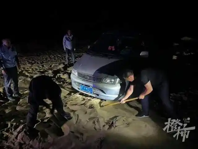 男子自驾青海失联2月车子被找到_冷湖火星营地自驾被困救援_青海无人区迷路搜救过程