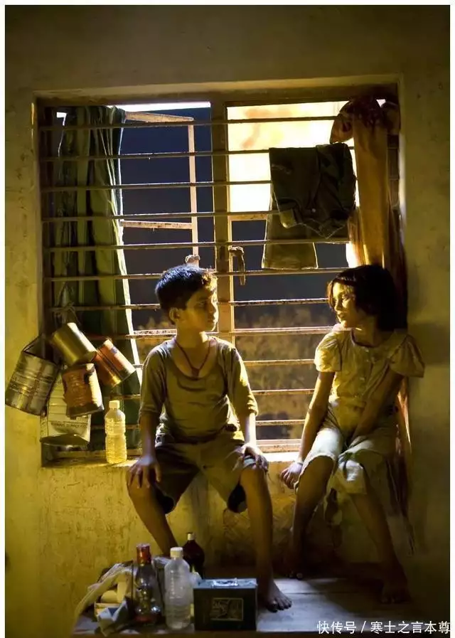 《贫民窟的百万富翁》：一部感人的爱情故事，对社会问题的思考