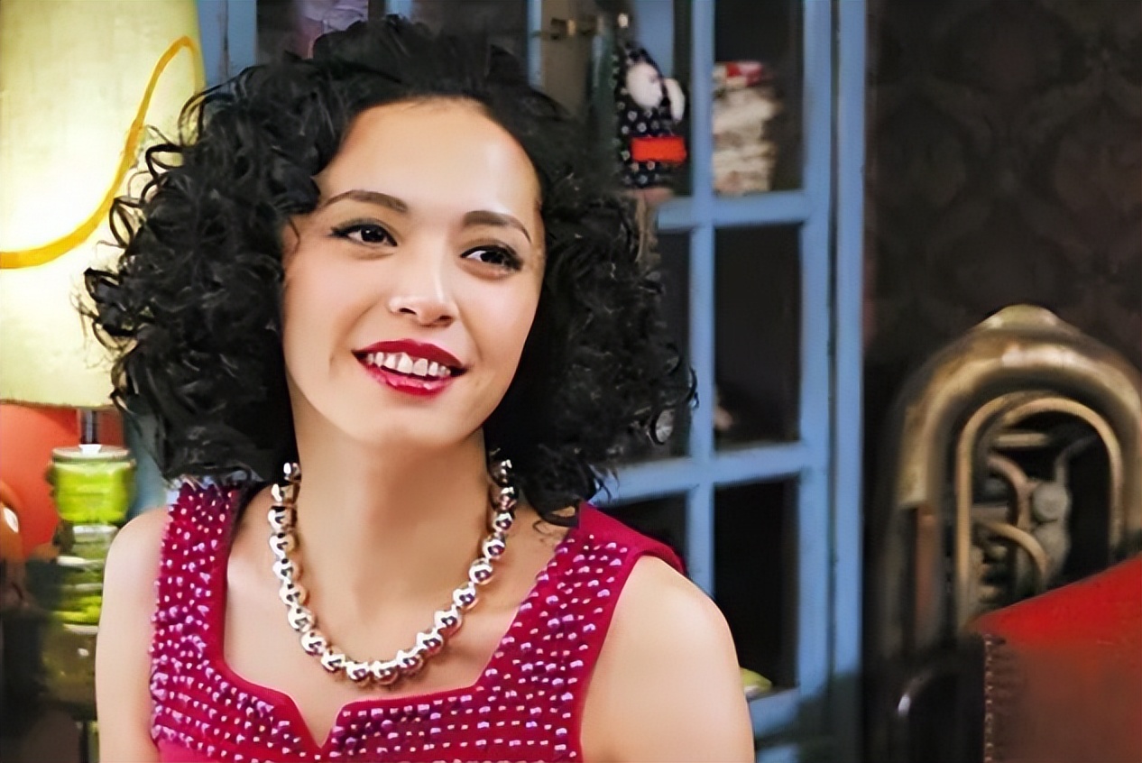 避免大妈感发型技巧_明星发型_中老年女性发型选择