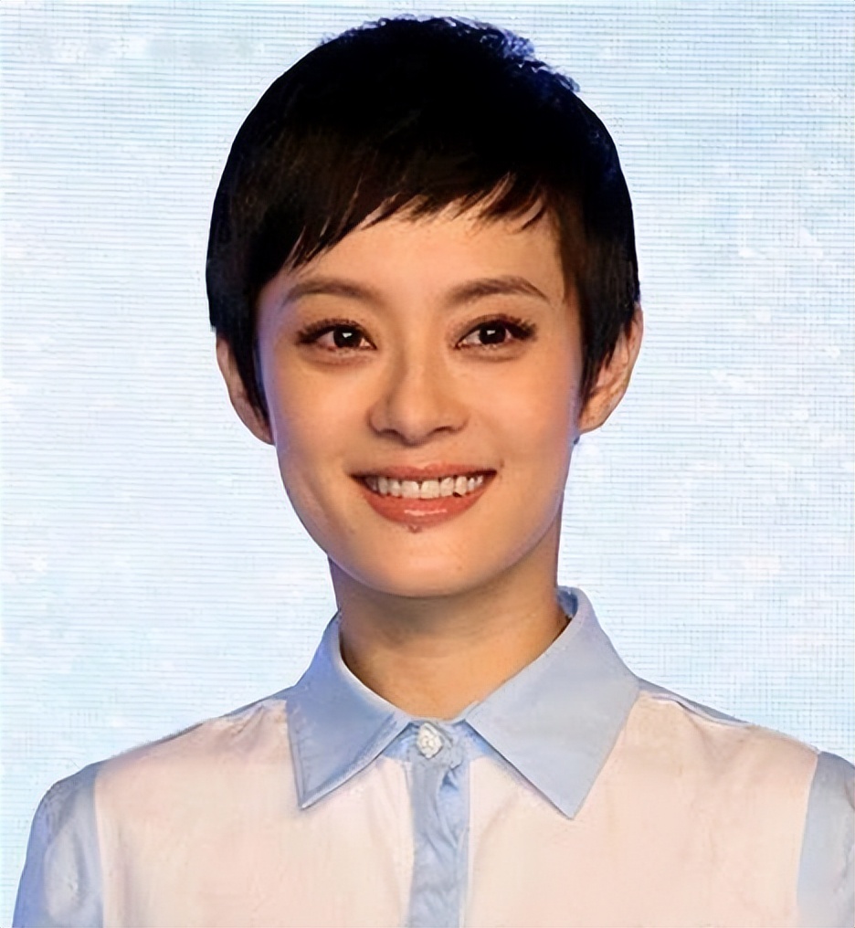 避免大妈感发型技巧_明星发型_中老年女性发型选择
