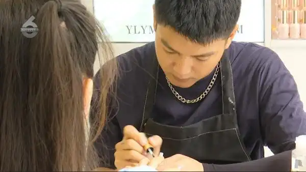 昆明男性美甲师清凉穿着 网友评论 美甲店引流策略_昆明找男s联系方式