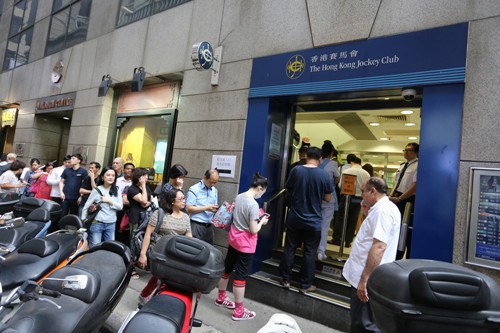 香港1.5亿六合彩今搅珠若一注独中将成最高额派彩