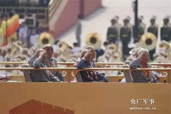 阅兵时敬礼的老兵曾在开国大典站岗_原辽宁省军区少将参谋长国庆记忆_90岁老兵参加国庆70周年大阅兵