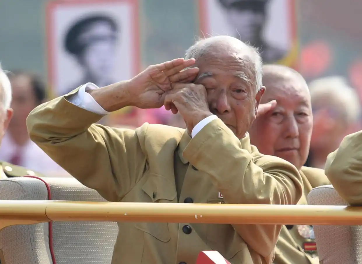 “想到他们无法看到这盛世……”——老一辈军队退役英模代表关茂林讲述“动情一刻”