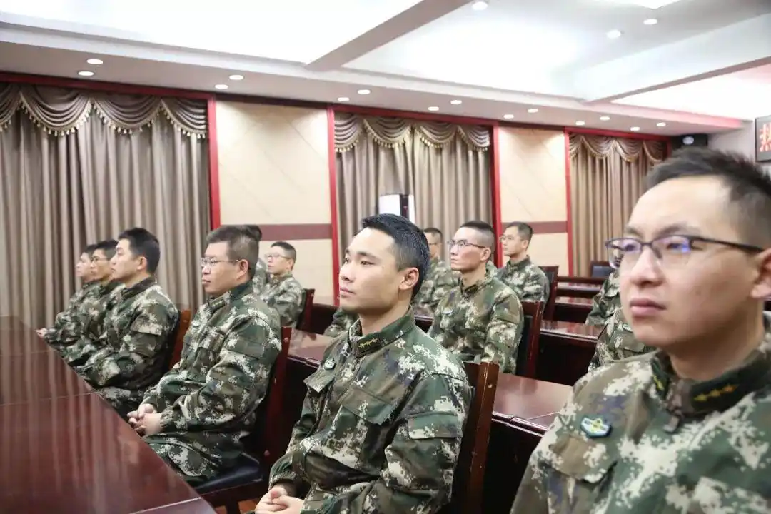 阅兵直播老兵爱国情怀_抗战老兵观看阅兵盛况_阅兵时敬礼的老兵曾在开国大典站岗