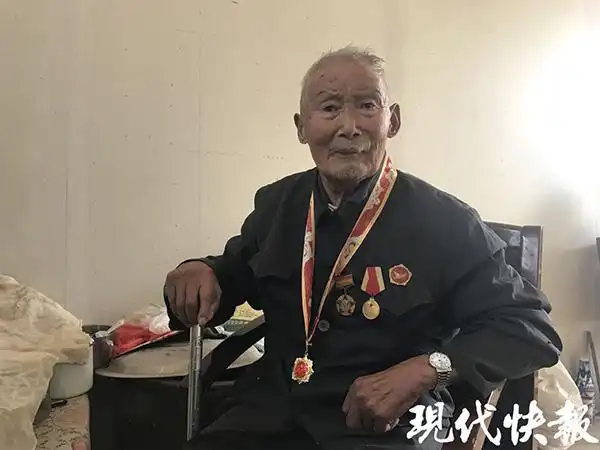阅兵时敬礼的老兵曾在开国大典站岗_参加过开国大典的老兵王之玉_王之玉老人国庆阅兵敬礼