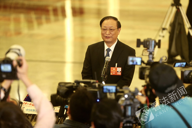 两会教育部长发言视频_国侨办主任裘援平 华侨华人贡献 诋毁问题_2018年全国两会部长通道 教育部长陈宝生 三点半放学难题 解决方案