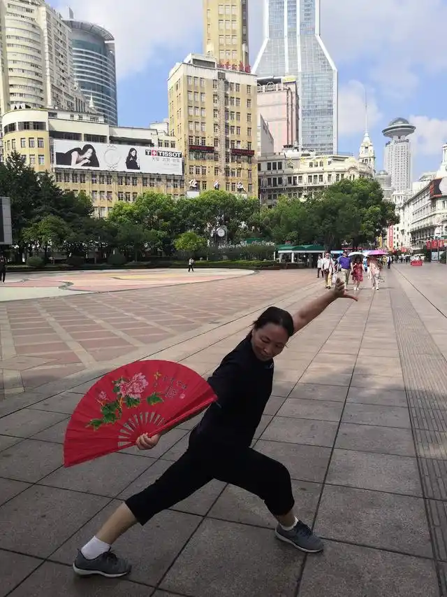 校方辟谣“54岁阿姨上岸硕士”_49岁广西大学研究生_原梦园考研经历