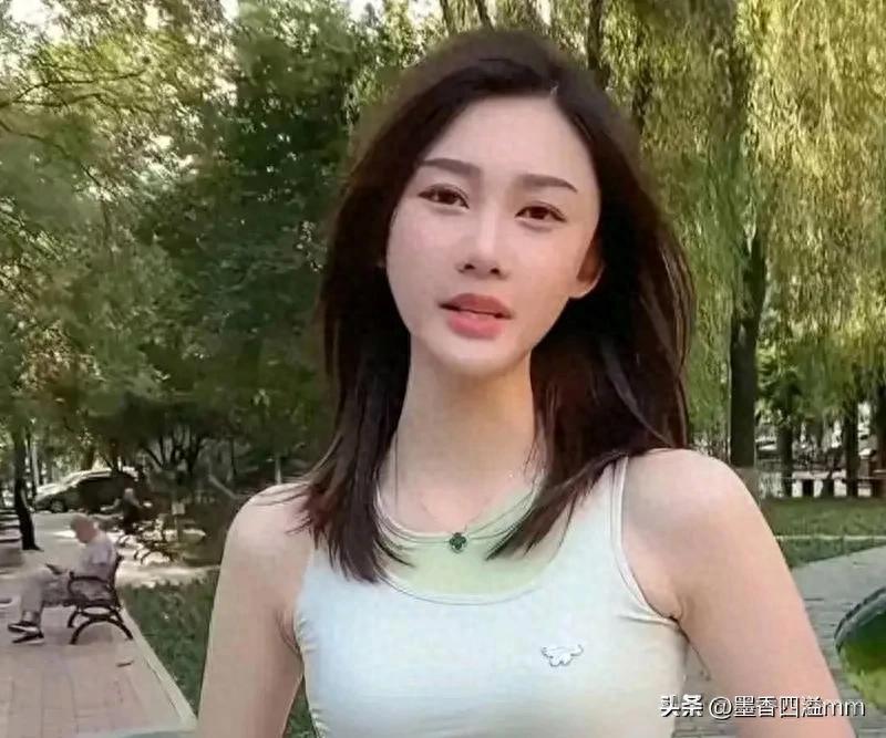 2025年国内顶级车模，魔鬼身材，顶级神颜，你最喜欢哪一位？