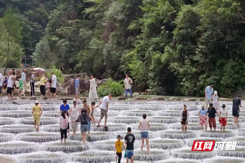 桂东县龙溪瀑布旅游开发_龙溪村生态文旅振兴_桂东荣获中国最佳生态旅游示范县称号 新华网