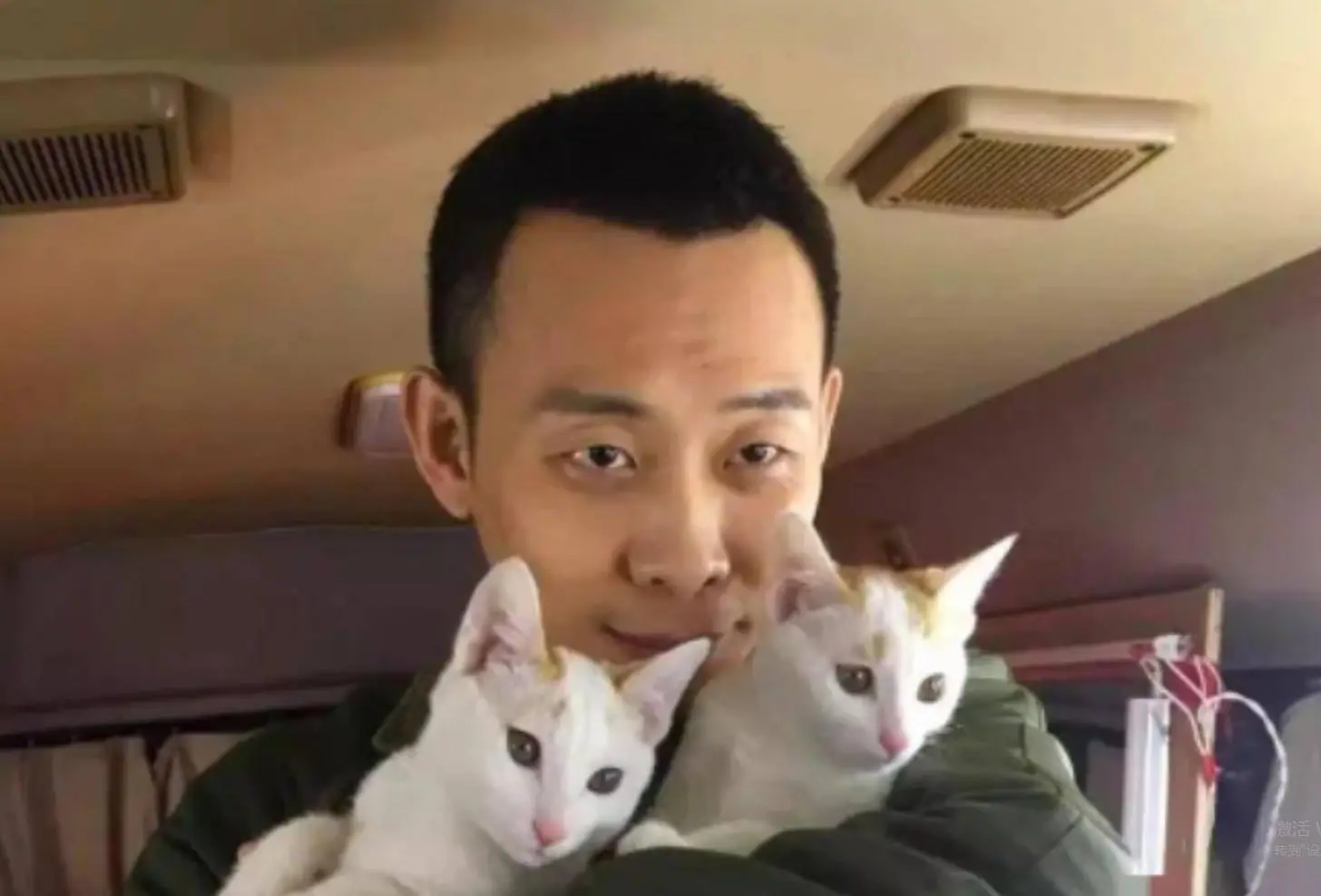 主持人刘婧老公张译_张译 的人生经历 演员转型
