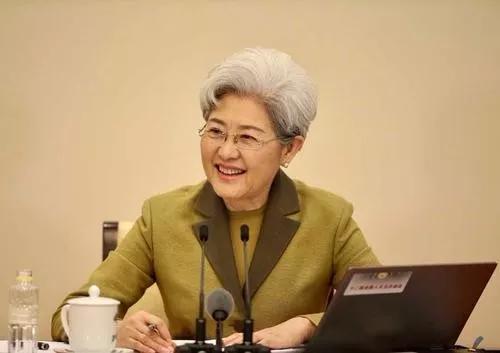 新闻发布会团队协作准备策略_新闻发言人 用语_人大外长记者会交替传译经历