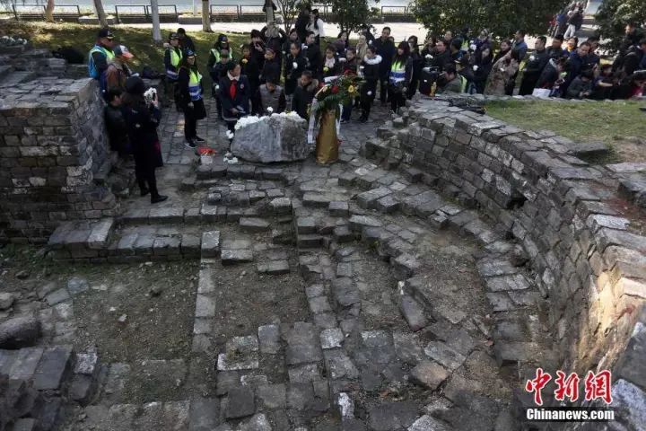 侵华日军南京大屠杀遇难同胞纪念馆直播_中央13新闻联播12月13日南京大屠杀公祭日视频_南京大屠杀死难者国家公祭日