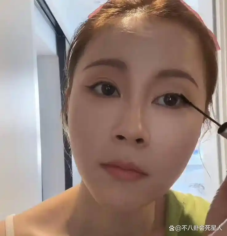 文咏珊杨颖关系_港圈嫩模现状_14岁嫩模受欢迎吗