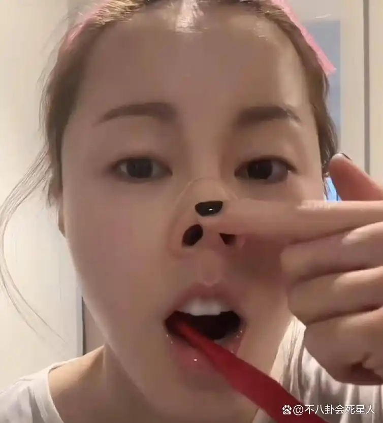 港圈嫩模现状_14岁嫩模受欢迎吗_文咏珊杨颖关系