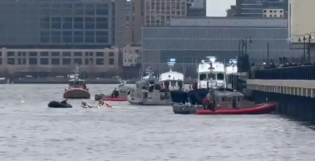 美国一飞机坠毁 附近大楼被撞_美国华盛顿撞机事件_美国纽约坠机事故