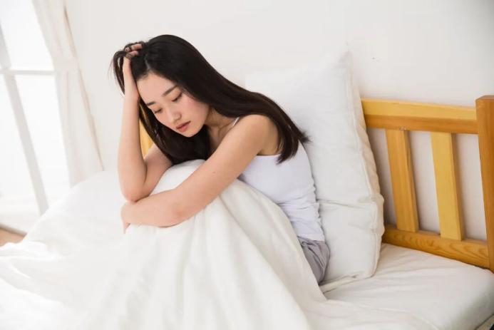 经前期烦躁障碍诊断标准_经前期综合征症状表现_月经前胸胀 这次没有