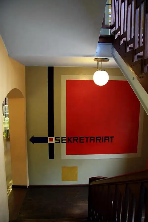 包豪斯在魏玛的起源与发展_魏玛包豪斯学校历史_魏玛公园