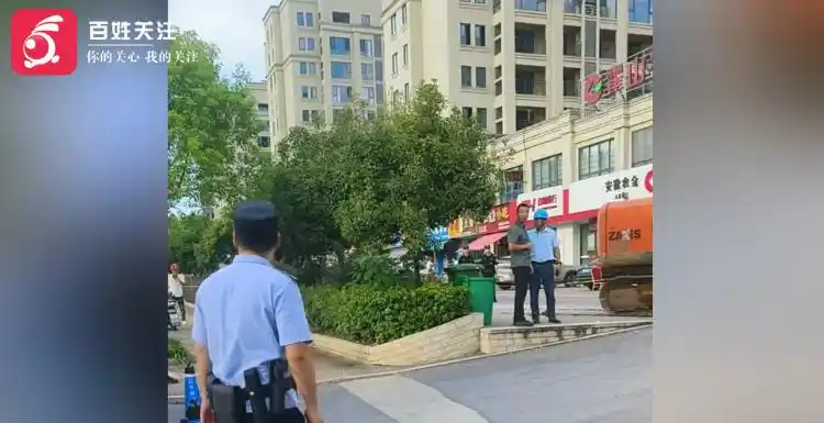 河北一小区地下室现巨大裂缝和大洞_私挖地下室导致房屋开裂_安徽省六安市霍山县景秀蓝湾小区_楼栋安全性等级综合评定为Cu级